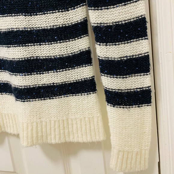 White&dark blue sequined knit sweater 💙🤍 - Picture 6 of 12